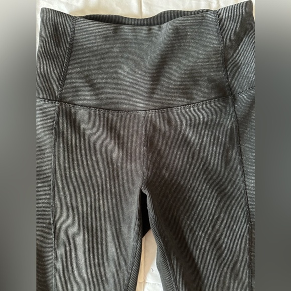 Zella Ribbed Acid Washed Biker Shorts - Picture 3 of 5